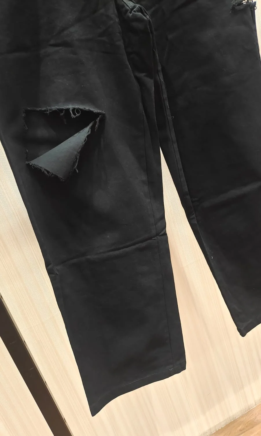 ModaFesta -black-ripped-denim 